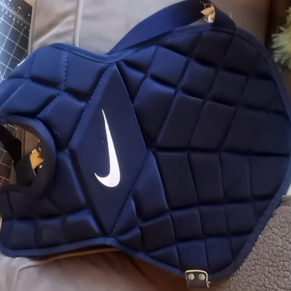 Nike Pro Gild Chest Protector